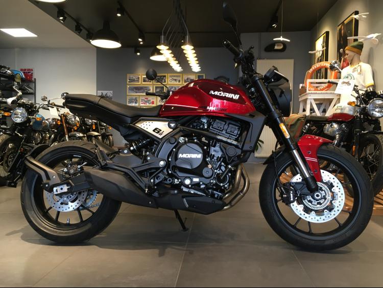 MOTO MORINI SEIEMMEZZO 650 STR